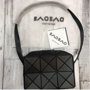 ❤️BAO BAO ISSEY MIYAKE Cuboid Geo Zip Crossbody Bag❤️